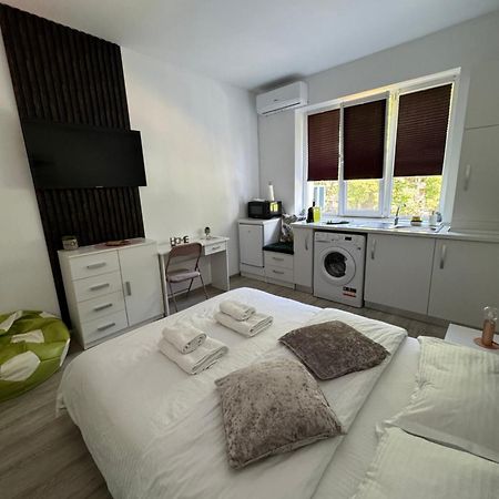 Vert Studio Onesti Bagian luar foto