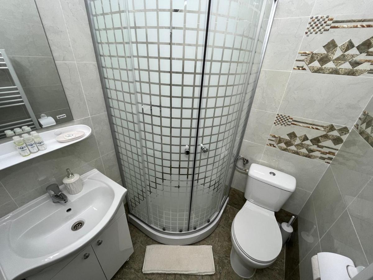 Vert Studio Onesti Bagian luar foto