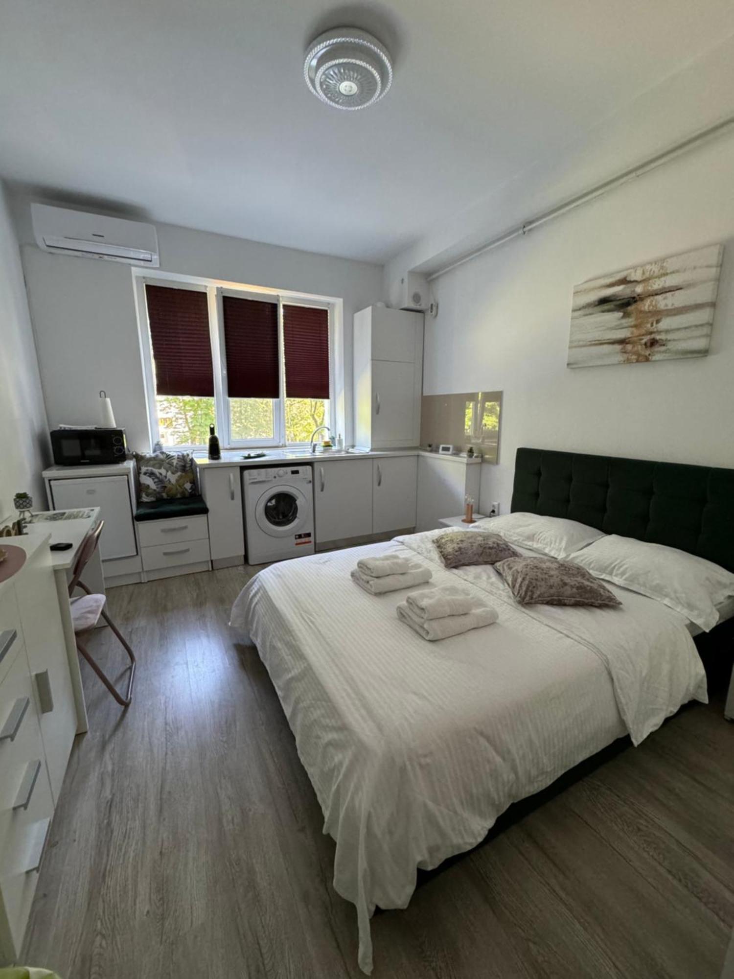 Vert Studio Onesti Bagian luar foto