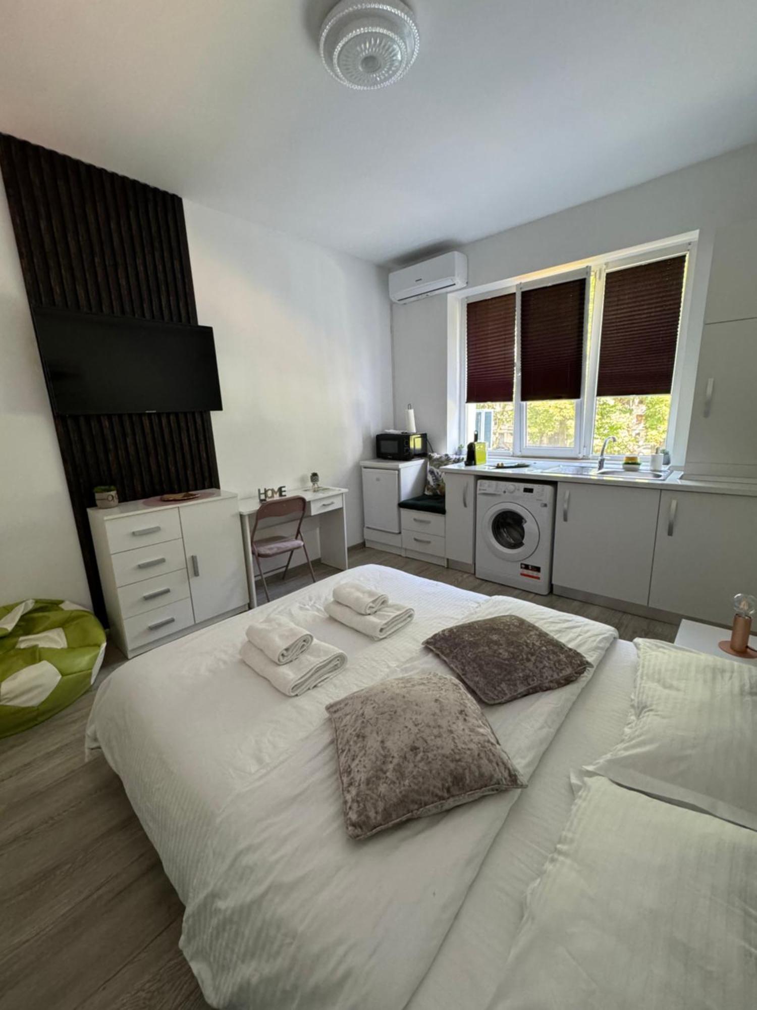 Vert Studio Onesti Bagian luar foto
